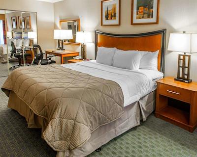 کلارین هتل اند کنفرنس سنتر