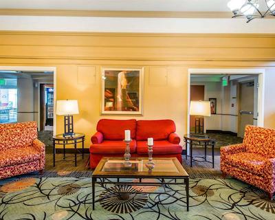 کلارین هتل اند کنفرنس سنتر