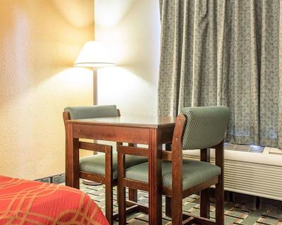 اکنو لج این اند سویتز