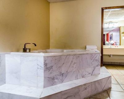 سورست هتل بای بست وسترن اسالینا