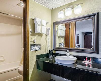 سورست هتل بای بست وسترن اسالینا