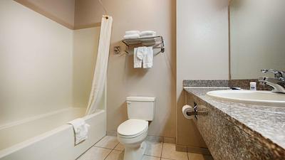 بست وسترن پلاس ممریال این اند سویتز