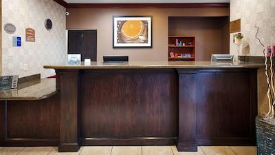 بست وسترن پلاس ممریال این اند سویتز