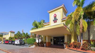 بست وسترن پلاس ونیورسیتی این