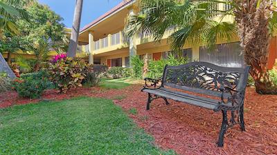 بست وسترن پلاس ونیورسیتی این