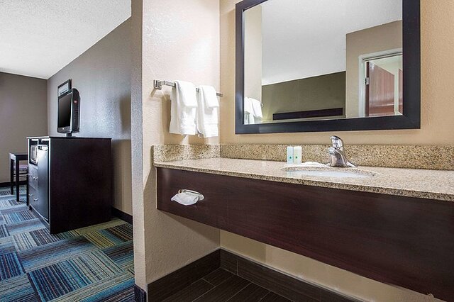 Quality Inn and Suites Arnold – St Louis