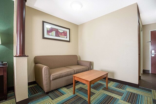 Quality Inn and Suites Arnold – St Louis