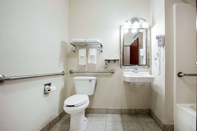 Quality Inn and Suites Arnold – St Louis