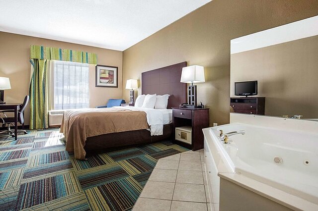 Quality Inn and Suites Arnold – St Louis