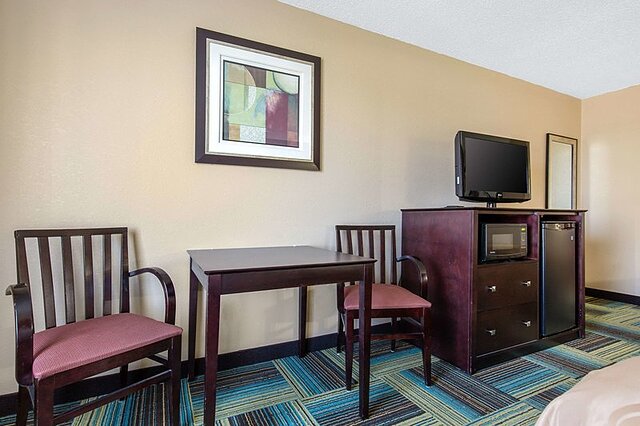 Quality Inn and Suites Arnold – St Louis