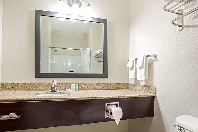 Quality Inn and Suites Arnold – St Louis