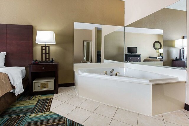 Quality Inn and Suites Arnold – St Louis