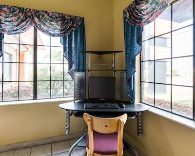 اکنو لج هوستون هببای آیرپرت