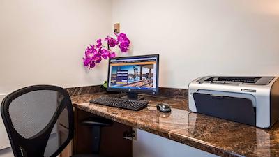 بست وسترن هامپتون کلیسوم این