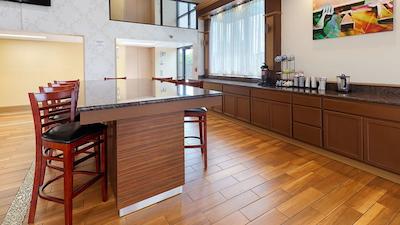 بست وسترن هامپتون کلیسوم این