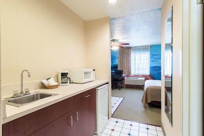 اکنو لج این اند سویتز وست