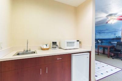 اکنو لج این اند سویتز وست