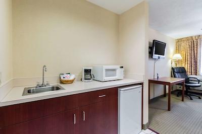 اکنو لج این اند سویتز وست