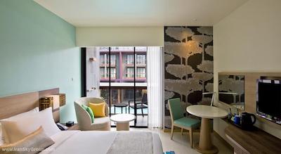 هالیدی این اکسپرس پوکت پاتنگ بیچ سنترال