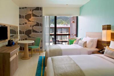 هالیدی این اکسپرس پوکت پاتنگ بیچ سنترال