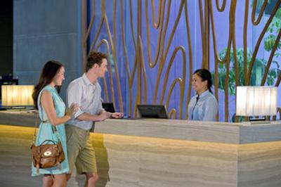 هالیدی این اکسپرس پوکت پاتنگ بیچ سنترال