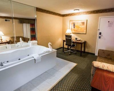 کمفرت سویتز اُاکبروک تراس