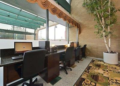 کمفرت سویتز اُاکبروک تراس