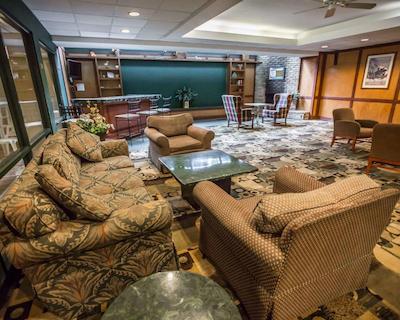 کمفرت سویتز اُاکبروک تراس