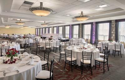 دوبلتری بای هیلتون هتل پیتسبورگه آیرپرت