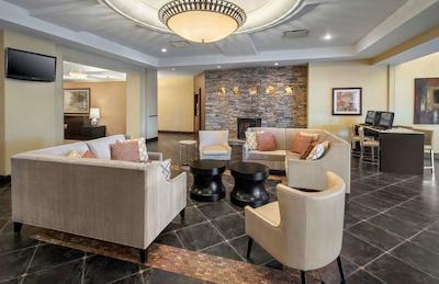 دوبلتری بای هیلتون هتل پیتسبورگه آیرپرت