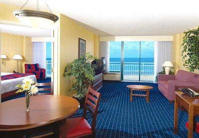 کورتیارد ویرجینیا بیچ اُسینفرنت اسود