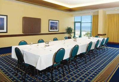 کورتیارد ویرجینیا بیچ اُسینفرنت اسود