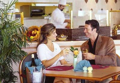 کورتیارد ویرجینیا بیچ اُسینفرنت اسود