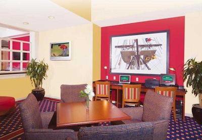 کورتیارد ویرجینیا بیچ اُسینفرنت اسود