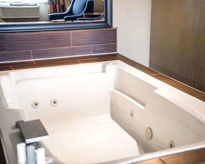 کمفرت این نیر جیلا نیشنال فرست