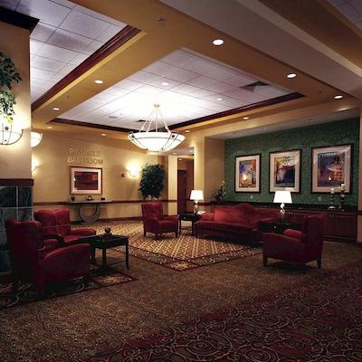 امباسی سویتز نردوست ارکانساز هتل اسپا اند کنونشن سنتر