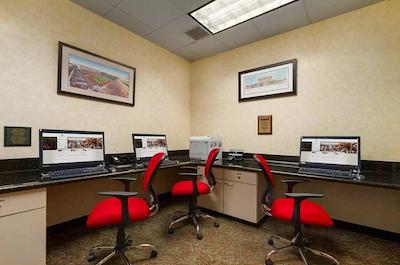 امباسی سویتز نردوست ارکانساز هتل اسپا اند کنونشن سنتر