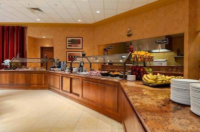 امباسی سویتز نردوست ارکانساز هتل اسپا اند کنونشن سنتر