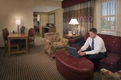 امباسی سویتز نردوست ارکانساز هتل اسپا اند کنونشن سنتر