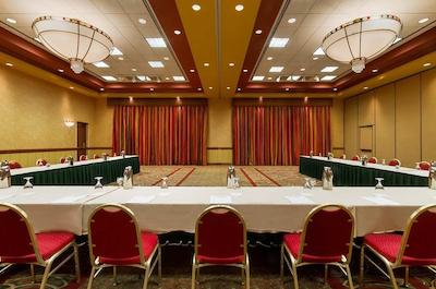 امباسی سویتز نردوست ارکانساز هتل اسپا اند کنونشن سنتر