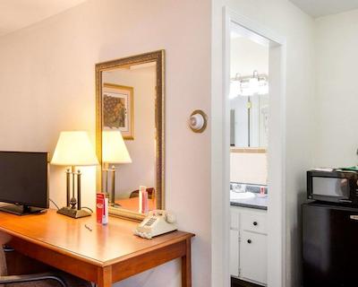 اکنو لج این اند سویتز