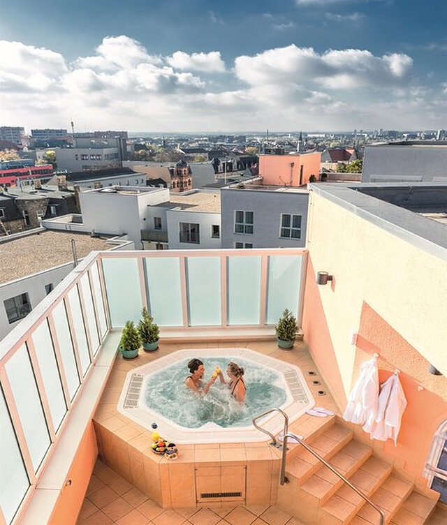 درینت هتل چارلتنهف هال (ساال)