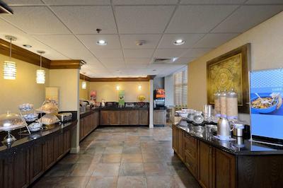 هامپتون این اند سویتز کارسُن سیتی