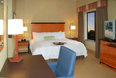 هامپتون این اند سویتز کارسُن سیتی