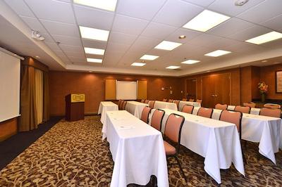 هامپتون این اند سویتز کارسُن سیتی