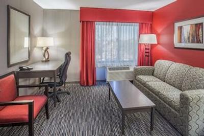 هامپتون این اند سویتز تمکولا