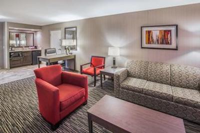 هامپتون این اند سویتز تمکولا