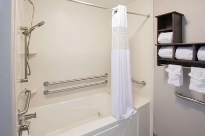 هامپتون این اند سویتز تمکولا