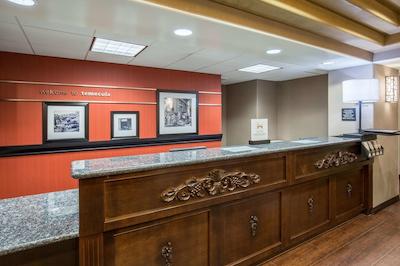 هامپتون این اند سویتز تمکولا