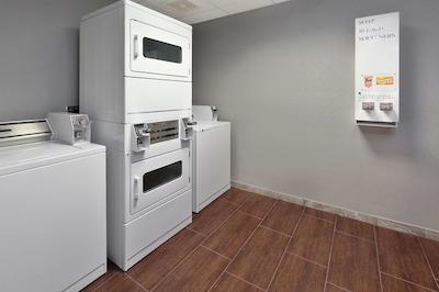 هامپتون این اند سویتز تمکولا